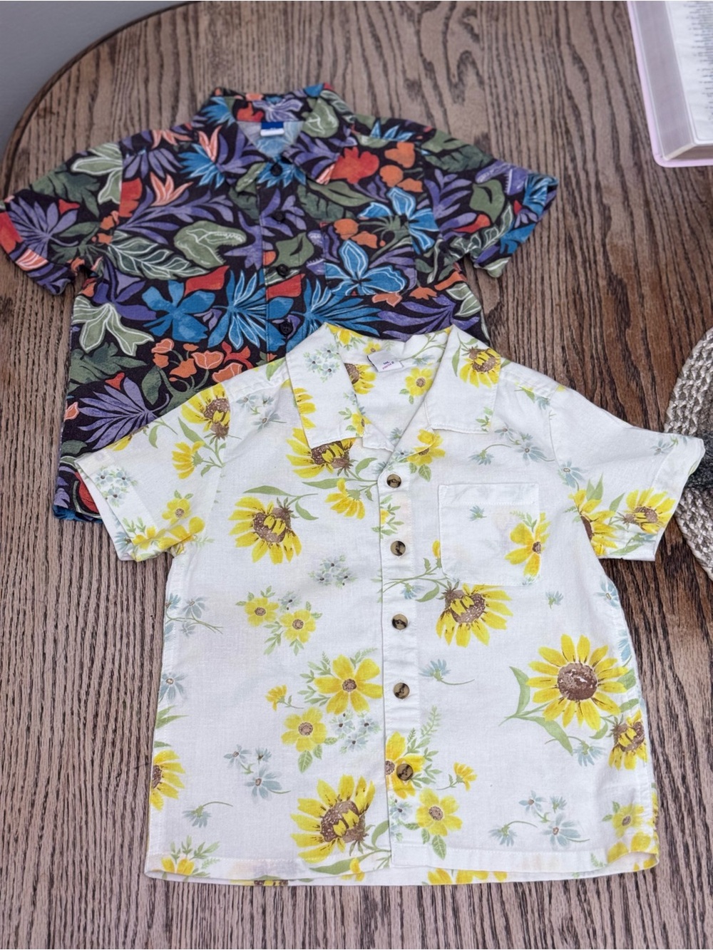 Old Navy Boy Set of 2 Button-Down Kids Shirt Size 4T